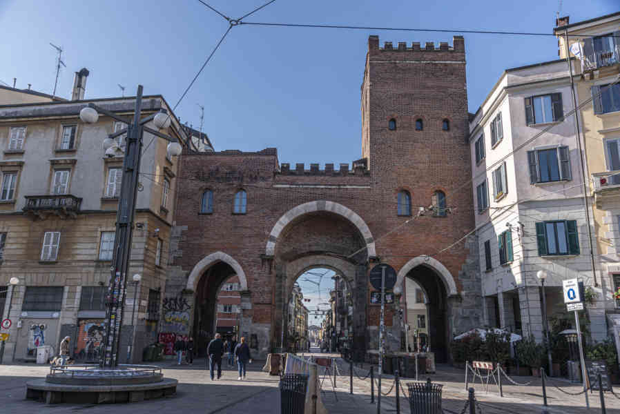 Italia - Milán 145 - Puerta Ticinese.jpg